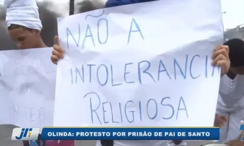 
          Imagem ilustrativa da imagem Protesto em Olinda clama por liberdade de pai de santo e denuncia racismo religioso
          