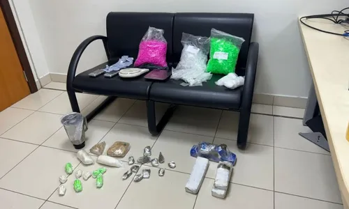 
          Imagem ilustrativa da imagem Quadrilha é suspeita de vender drogas e armas pela internet no ES
          