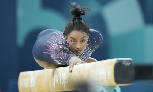 
          Imagem ilustrativa da imagem Simone Biles põe em xeque participação nos Jogos de Los Angeles
          