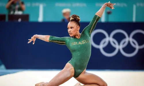 
          Imagem ilustrativa da imagem Rebeca Andrade faz ensaio geral, mas guarda 'cereja do bolo' para eventual final
          