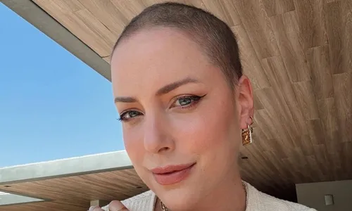 
          Imagem ilustrativa da imagem 'Ressignificar': Fabiana Justus celebra crescimento do cabelo após câncer
          