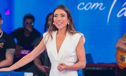 
          Imagem ilustrativa da imagem SBT antecipa promessa e retorna com o Show do Milhão no próximo domingo
          