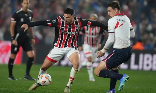 
          Imagem ilustrativa da imagem São Paulo faz jogo sofrível e sai no lucro com empate no Uruguai pela Libertadores
          