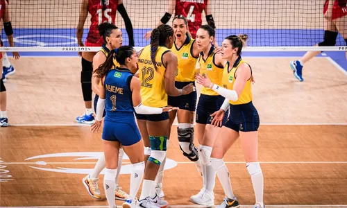 
          Imagem ilustrativa da imagem Seleção feminina de vôlei faz 3 a 0 no Japão e confirma vaga nas quartas em Paris
          
