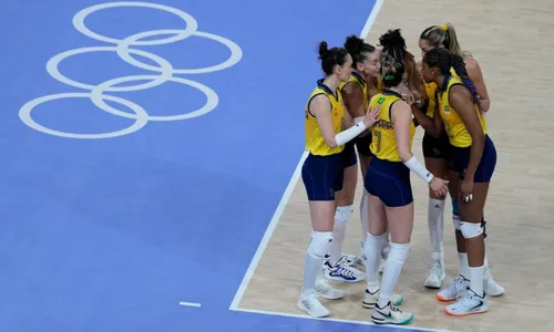 
          Imagem ilustrativa da imagem Seleção feminina volta a ser castigada pelos EUA e vai brigar pelo bronze no vôlei
          