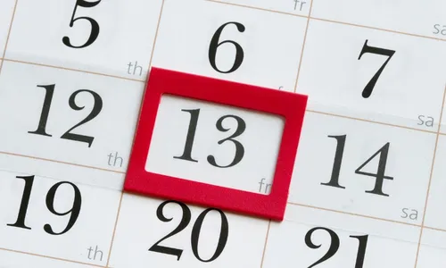 
          Imagem ilustrativa da imagem Sexta-feira 13: qual é o significado e por que a data é associada a azar e terror?
          