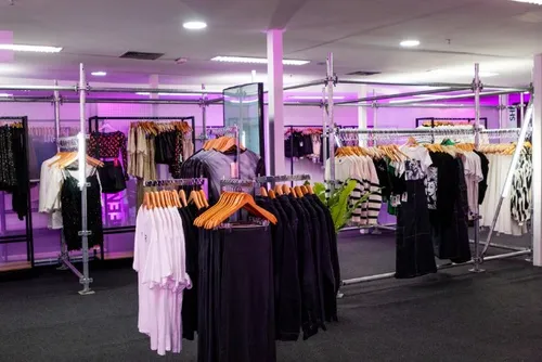 
          Imagem ilustrativa da imagem Shein abre loja temporária nesta quinta-feira no Centro de Convenções
          