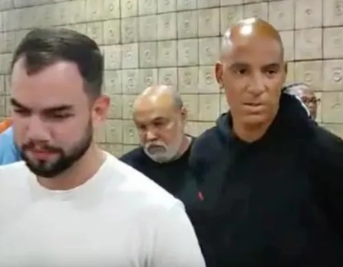 
          Imagem ilustrativa da imagem Sport recebe Ituano já com novo treinador assistindo ao jogo na Arena
          