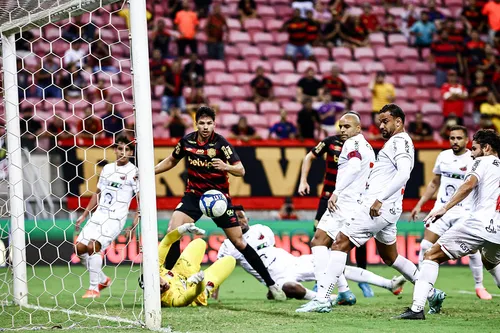 
          Imagem ilustrativa da imagem Sport vence o Ituano por 3 x 2 sob os olhares do novo técnico, Pepa
          