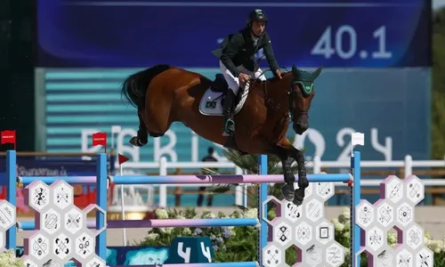 
          Imagem ilustrativa da imagem Stephan Barcha é 5º nos saltos do hipismo em Paris
          