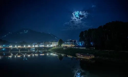 
          Imagem ilustrativa da imagem 'Superlua azul' acontece a partir desta segunda-feira
          