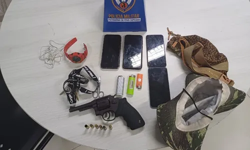 
          Imagem ilustrativa da imagem Suspeitos de assaltos são presos com carro roubado em Cariacica
          