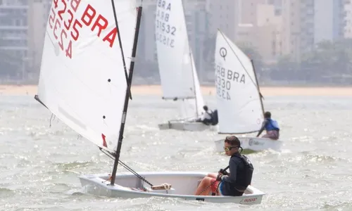 
          Imagem ilustrativa da imagem Taça Cidade de Vitória de Vela com talento no mar
          