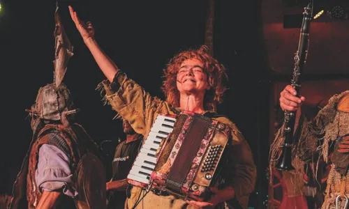 
          Imagem ilustrativa da imagem Teatro de graça com artistas premiados em Guarapari
          