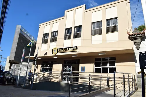 
          Imagem ilustrativa da imagem Técnica de enfermagem é presa suspeita de torturar bebê de 2 meses em Cariacica
          