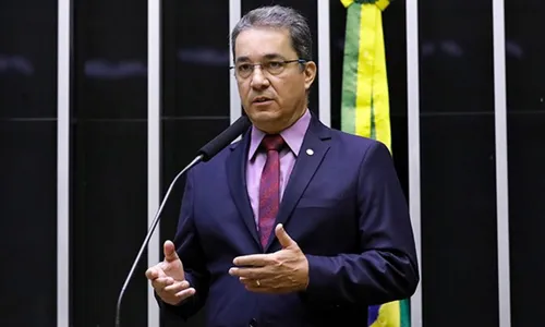 
          Imagem ilustrativa da imagem Ted Conti retira candidatura e apoia Zé Preto em Guarapari
          