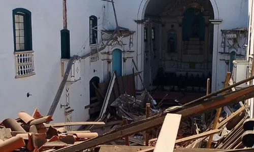 
          Imagem ilustrativa da imagem Telhado de igreja do século 17 desaba em Angra dos Reis (RJ)
          