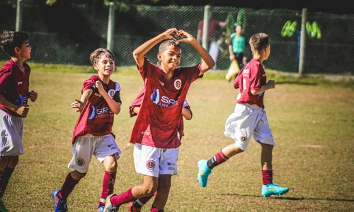 
          Imagem ilustrativa da imagem Times comemoram títulos da base
          