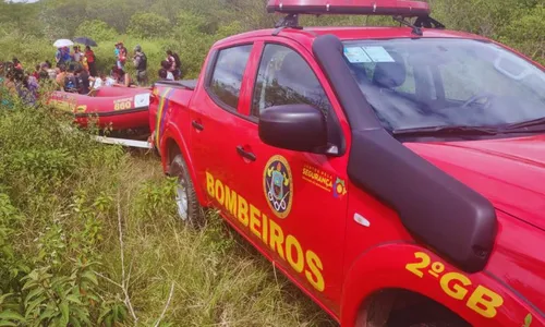 
          Imagem ilustrativa da imagem Tragédia familiar: padrasto e enteado encontrados abraçados em açude de Caruaru
          