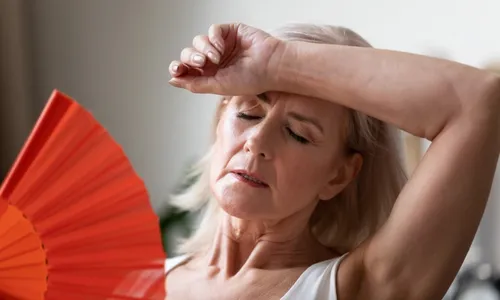 
          Imagem ilustrativa da imagem Entrar cedo na menopausa pode afetar envelhecimento do cérebro, indica estudo
          