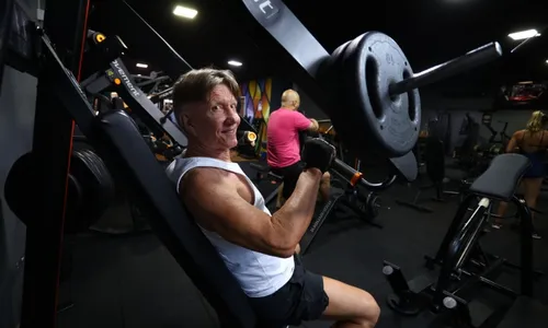 
          Imagem ilustrativa da imagem Treino intenso de musculação preserva força em idosos
          