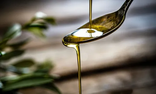 
          Imagem ilustrativa da imagem Trocar óleo por azeite não emagrece, mas melhora saúde cardiovascular
          