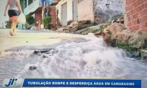 
          Imagem ilustrativa da imagem Vazamento da Compesa causa transtornos e preocupação em Camaragibe
          