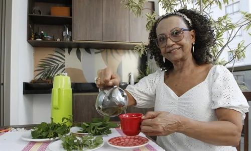 
          Imagem ilustrativa da imagem Veja cinco chás caseiros para aliviar a má digestão
          