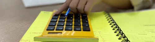 
          Imagem ilustrativa da imagem Veja como economizar energia para reduzir impacto da bandeira vermelha
          