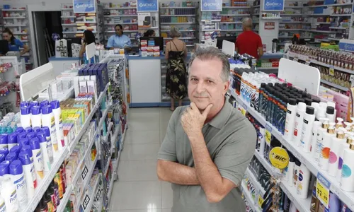 
          Imagem ilustrativa da imagem “Vendi picolé, fui faxineiro e hoje tenho 26 farmácias”, diz empresário
          