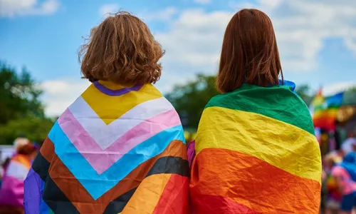 
          Imagem ilustrativa da imagem Vidas LGBT+ em foco: Parada da Diversidade marca a luta contra o ódio
          