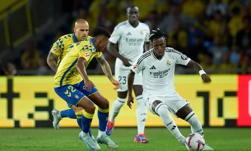 
          Imagem ilustrativa da imagem Vini Júnior desencanta na temporada e define empate frustrante do Real Madrid
          