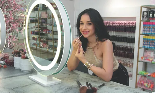 
          Imagem ilustrativa da imagem Vital 2024: dicas para transformar os abadás e arrasar nas makes
          