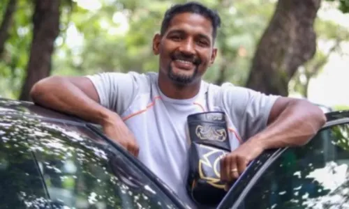 
          Imagem ilustrativa da imagem Yamaguchi Falcão: A jornada quádrupla do campeão dos ringues
          