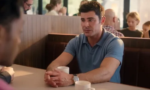 
          Imagem ilustrativa da imagem Zac Efron é hospitalizado após acidente em piscina em Ibiza
          