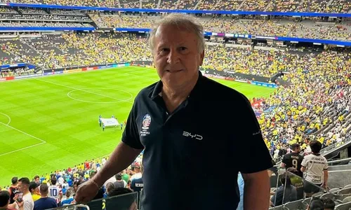 
          Imagem ilustrativa da imagem Zico se pronuncia após furto e perda de R$ 3 milhões: 'Mais importante é a vida'
          