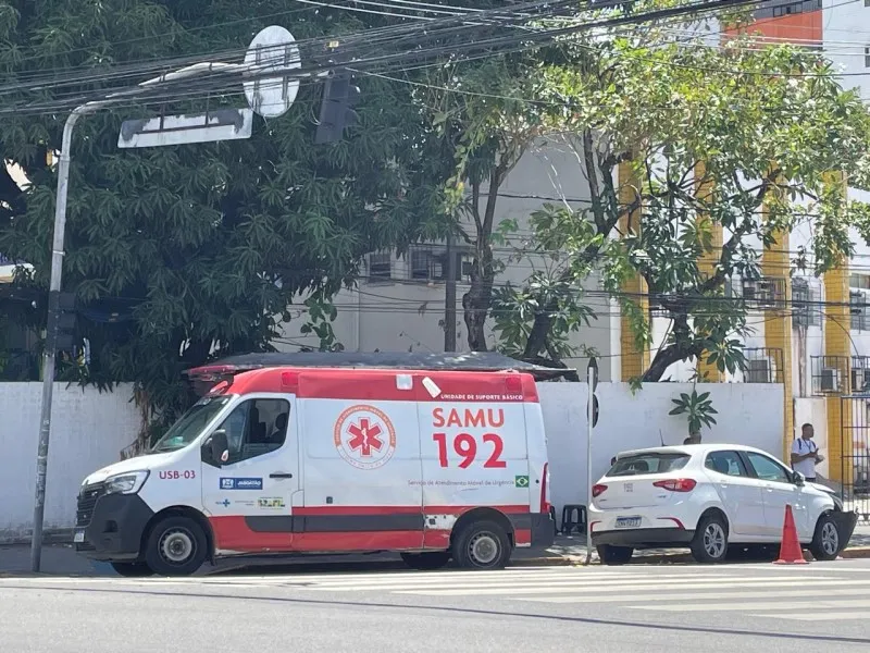 Imagem ilustrativa da imagem Acidente entre ambulância do SAMU e carro assusta moradores da Madalena