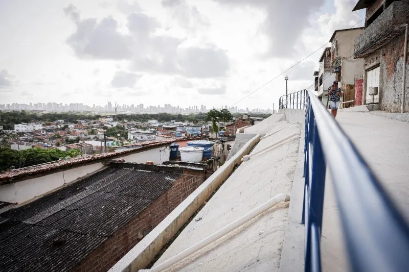 Imagem ilustrativa da imagem Defesa Civil do Recife divulga telefone temporário para atendimento ao público