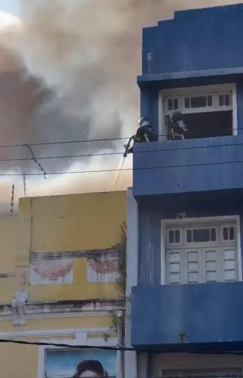 Imagem ilustrativa da imagem Incêndio atinge loja de artigos infantis no Bairro de São José, no Recife