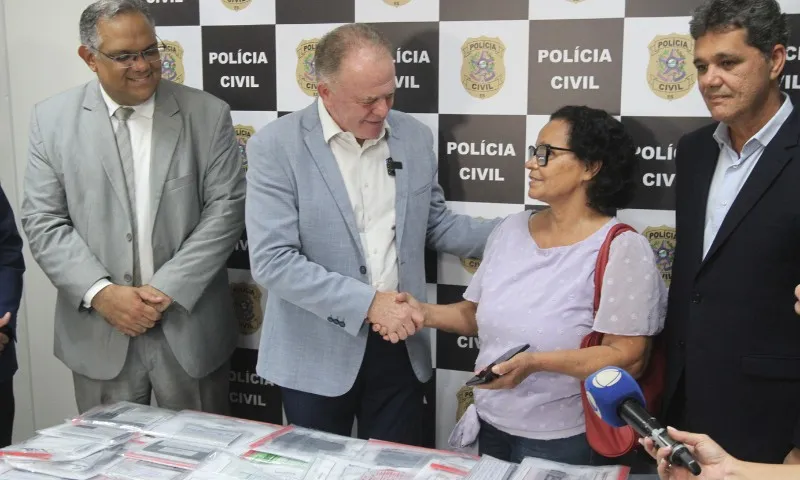 Imagem ilustrativa da imagem Polícia devolve aos donos 324 celulares roubados na Grande Vitória