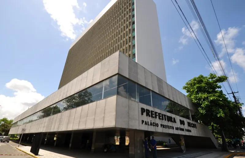 Imagem ilustrativa da imagem Forte cheiro de gás volta a assustar o Recife! Desta vez, tensão é na prefeitura
