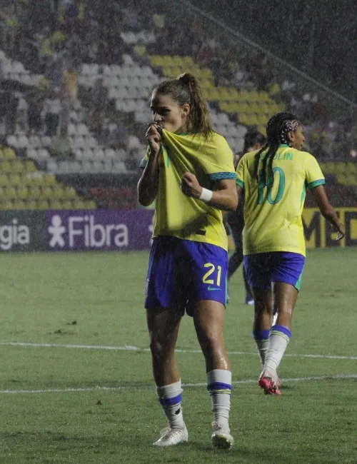 Imagem ilustrativa da imagem Seleção feminina se despede do ES com primeira vitória após prata Olímpica