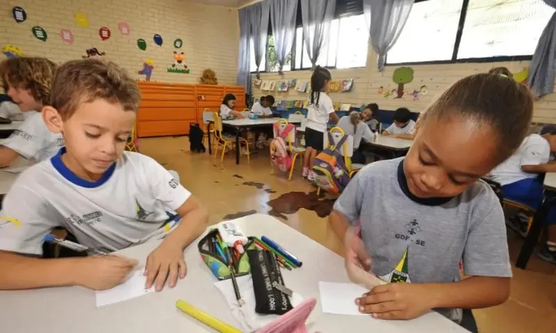 Imagem ilustrativa da imagem Brasil aumenta investimento público em educação