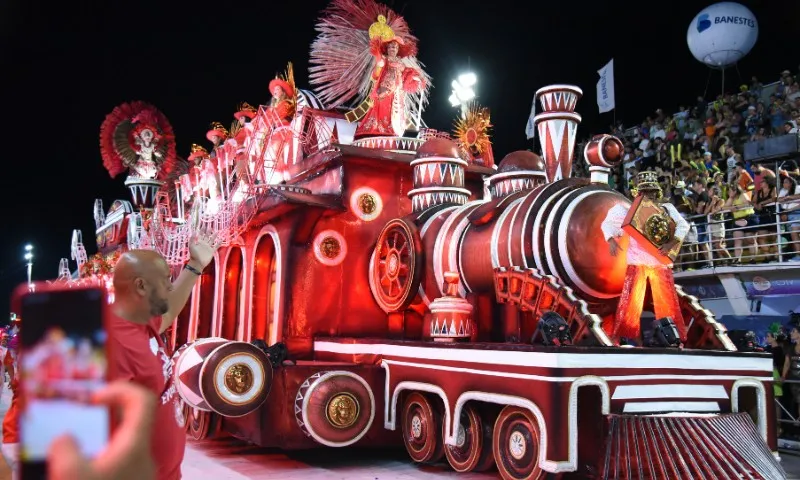 Imagem ilustrativa da imagem Carros alegóricos com até 11 metros de altura no Carnaval 2025