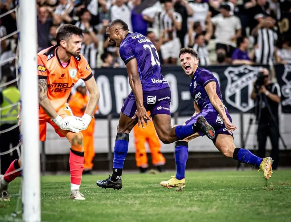 Imagem ilustrativa da imagem Ceará vence América-MG e tira Sport do G-4. Mas há chances de acesso para o Leão