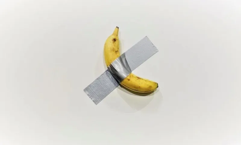 Imagem ilustrativa da imagem Como uma banana com fita adesiva se valorizou a ponto de ser vendida por R$ 8,7 mi