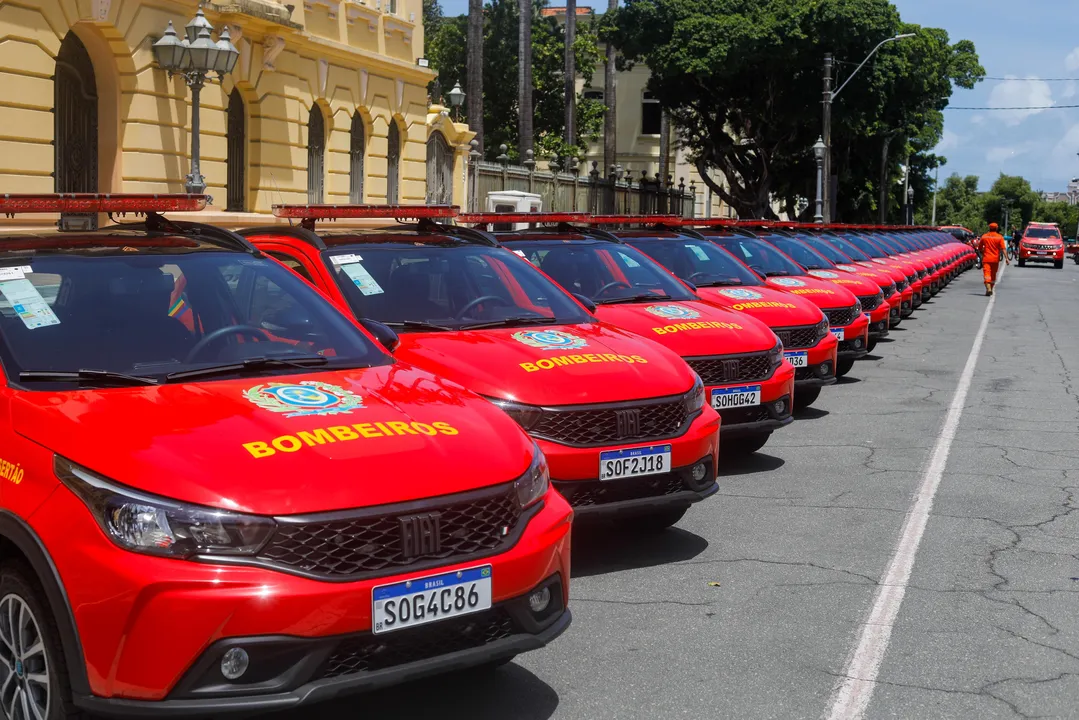 Imagem ilustrativa da imagem Corpo de Bombeiros, Polícia Militar e Polícia Científica recebem novas viaturas