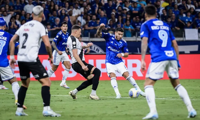 Imagem ilustrativa da imagem Cruzeiro e Vasco empatam em jogo movimentado e com expulsão no Brasileirão