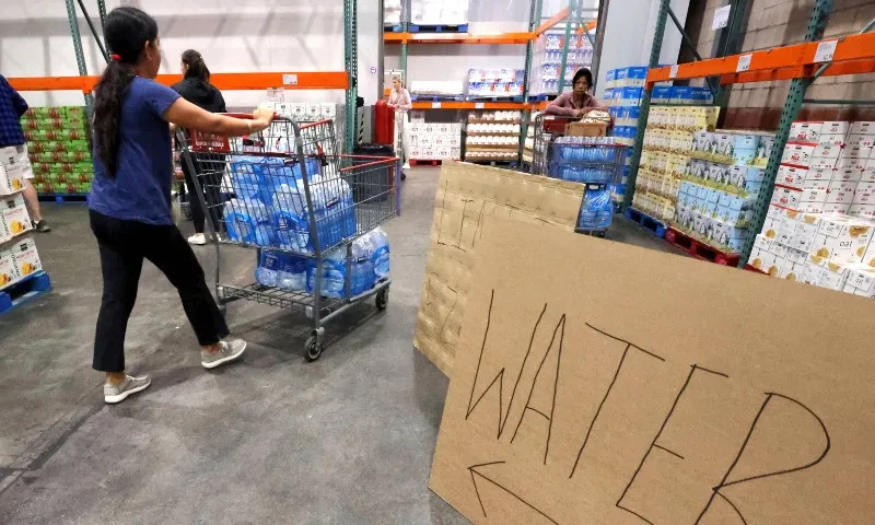 Imagem ilustrativa da imagem EUA: Furacão Milton perde força e cai para categoria 4, mas ainda representa risco