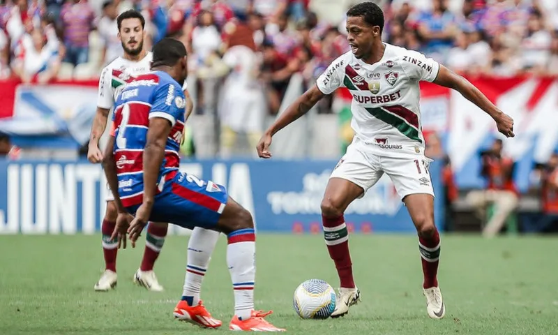 Imagem ilustrativa da imagem Fluminense tenta tirar Fortaleza da briga pelo título para fugir do Z-4